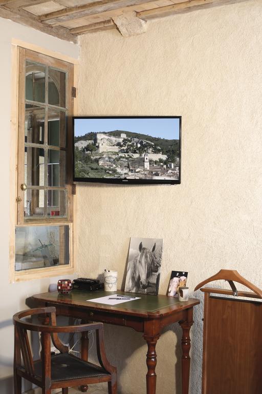 La Casa De Boulbon Bed & Breakfast Ruang foto